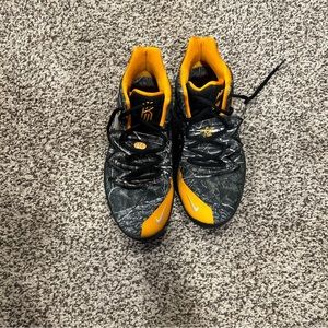 Taco kyrie 5 size 7.5